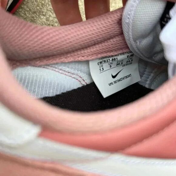 NWOT Nike Internationalist Sneakers - Picture 5 of 10